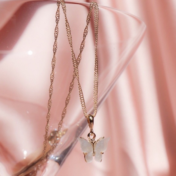 Crystal Butterfly Necklaces🦋🧚🏻♀️ - Picture 3 of 5